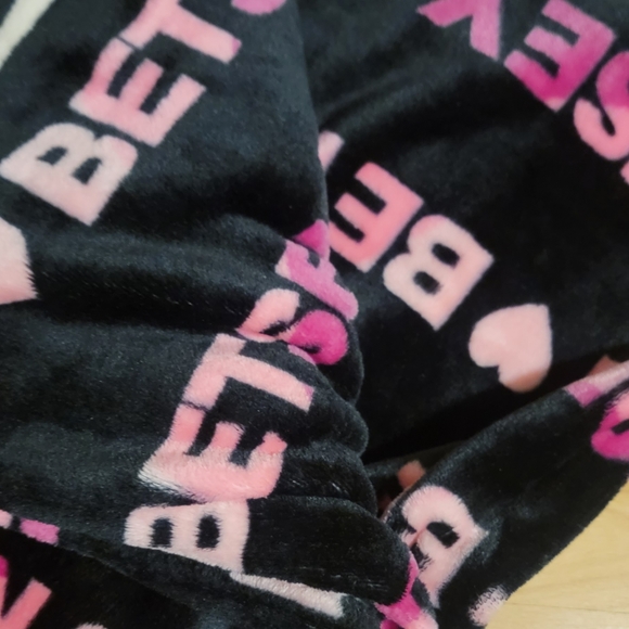 Betsey Johnson Throw - Picture 3 of 4